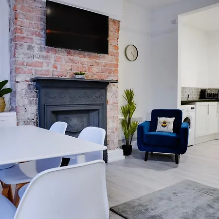 Stylish 2 Bedroom Flat - 15 Minutes To Liverpool City Centre Birkenhead Exterior photo