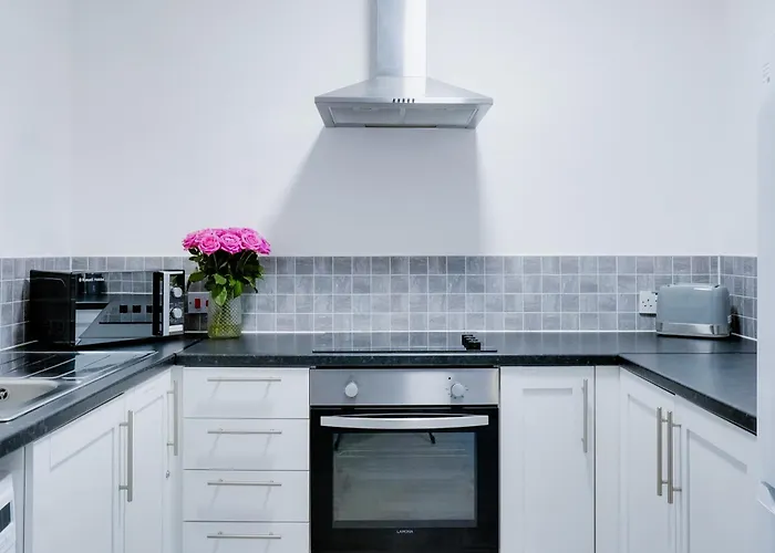 Stylish 2 Bedroom Flat - 15 Minutes To Liverpool City Centre