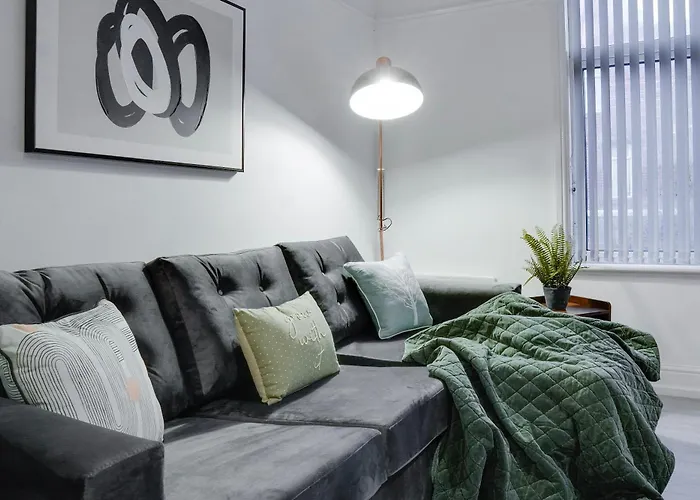 Stylish 2 Bedroom Flat - 15 Minutes To Liverpool City Centre