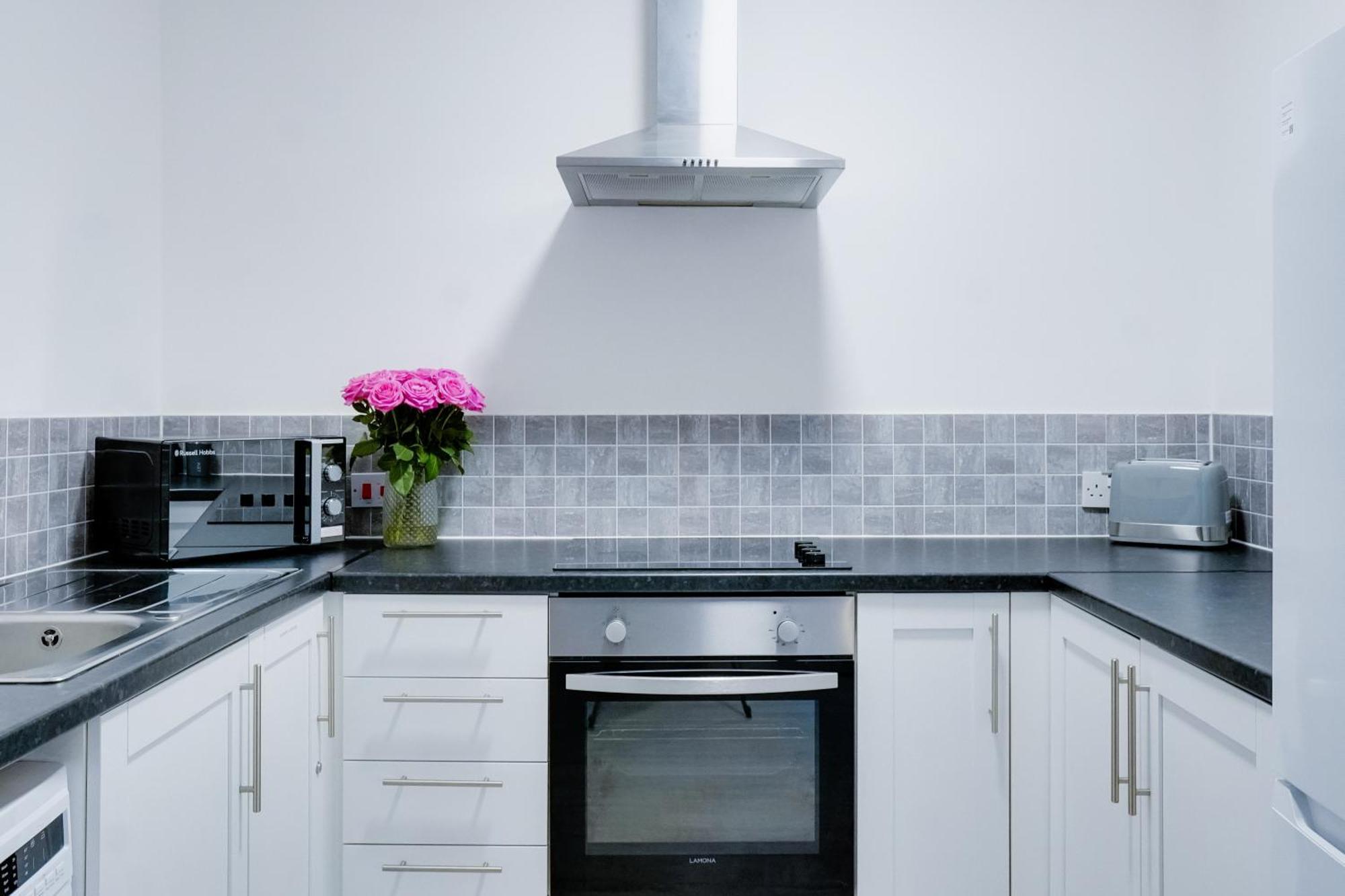 Stylish 2 Bedroom Flat - 15 Minutes To Liverpool Centre Apartment Birkenhead