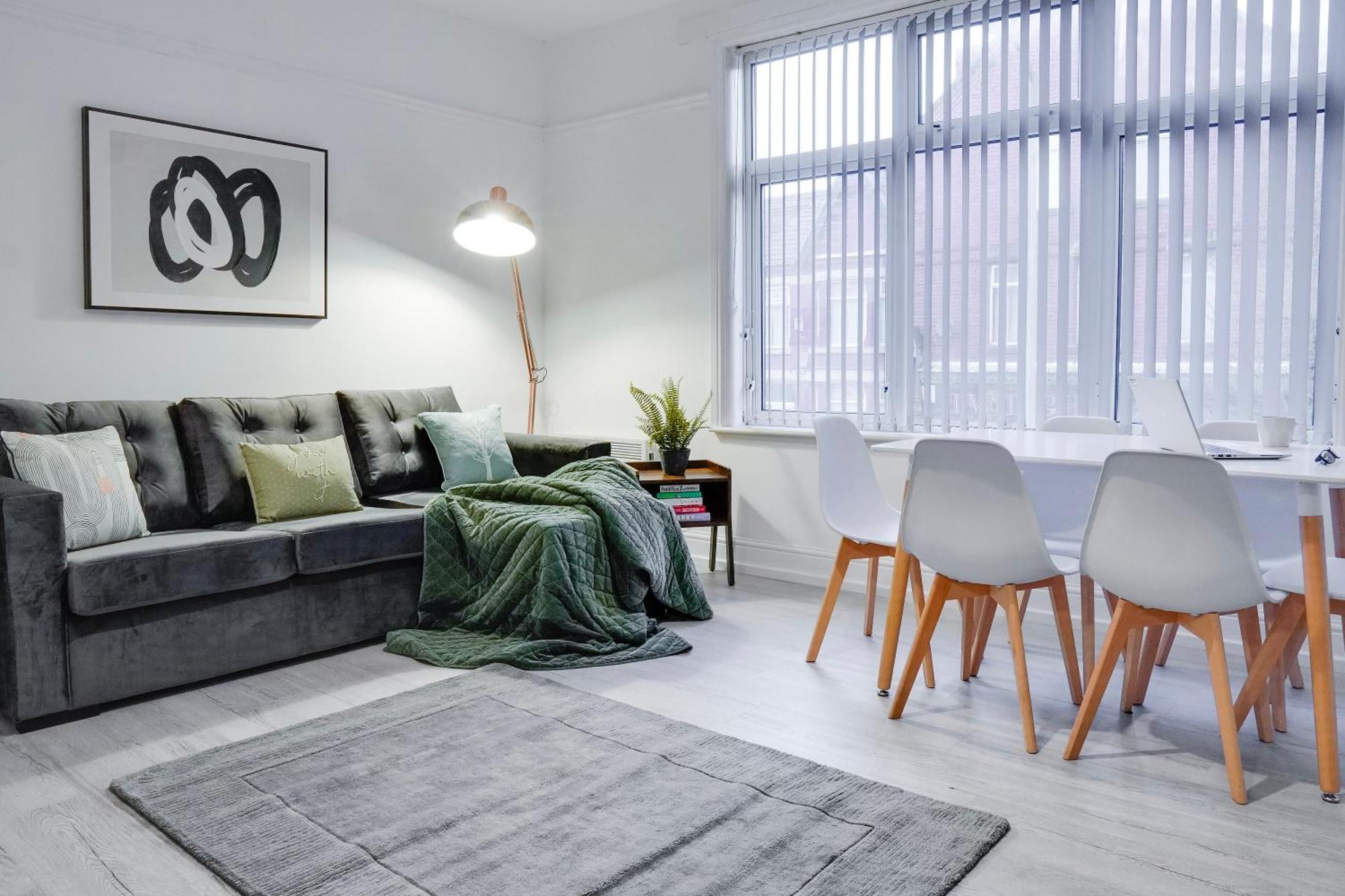 Stylish 2 Bedroom Flat - 15 Minutes To Liverpool Centre Apartment Birkenhead